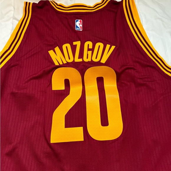 VINTAGE Cavaliers Mozgov Jersey - Picture 5 of 5
